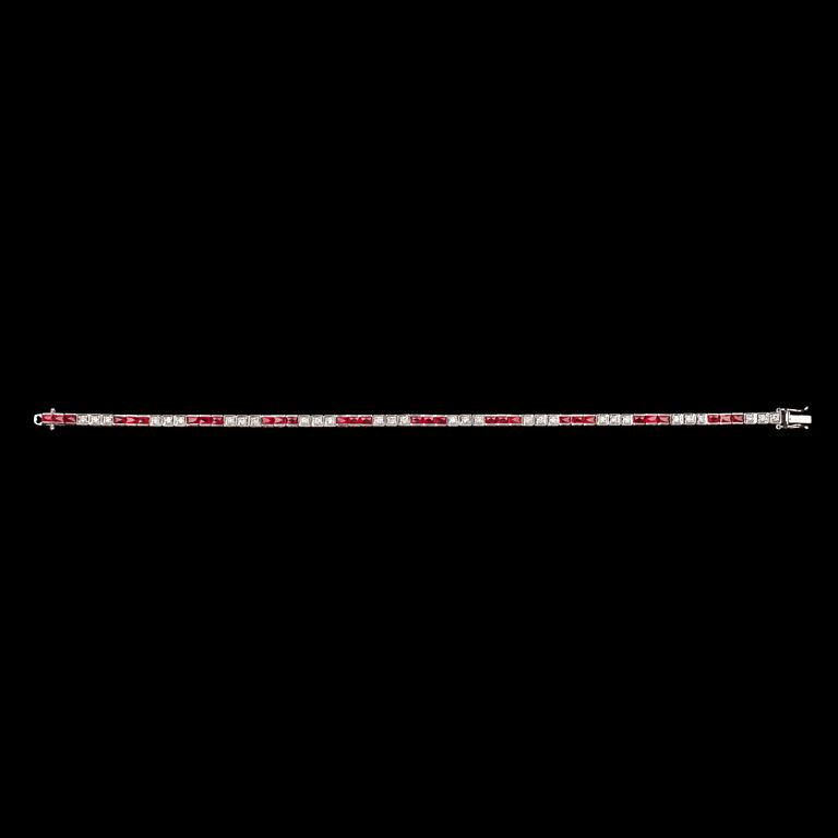ARMBAND, fasettslipade rubiner 2.85 ct och åttkantslipade diamanter 0,75 ct.