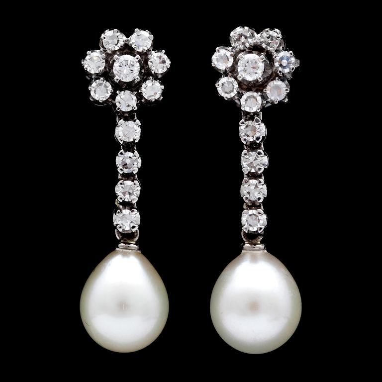 A pair of cultured pearl and diamond earrings, tot. app. 0.60 cts.