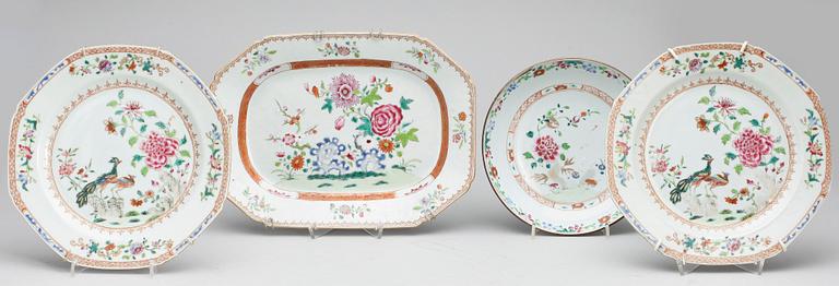 STEKFAT samt TALLRIKAR 4 delar, kompaniporslin, Qianlong 1736-95.