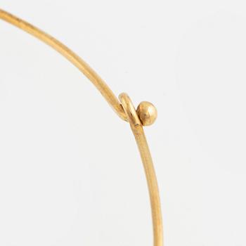 18K gold necklace.