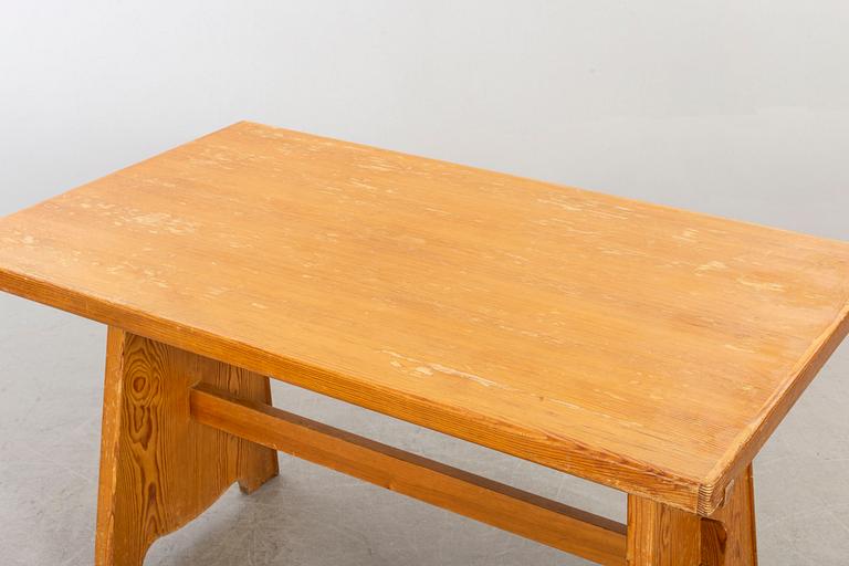A Carl Malmsten 1930/40:s pine dining table for Svensk Furu.