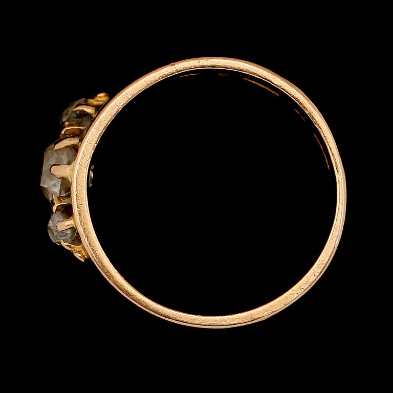 RING, 18K guld, diamanter, Stockholm ca 1882. Vikt ca 8 g.