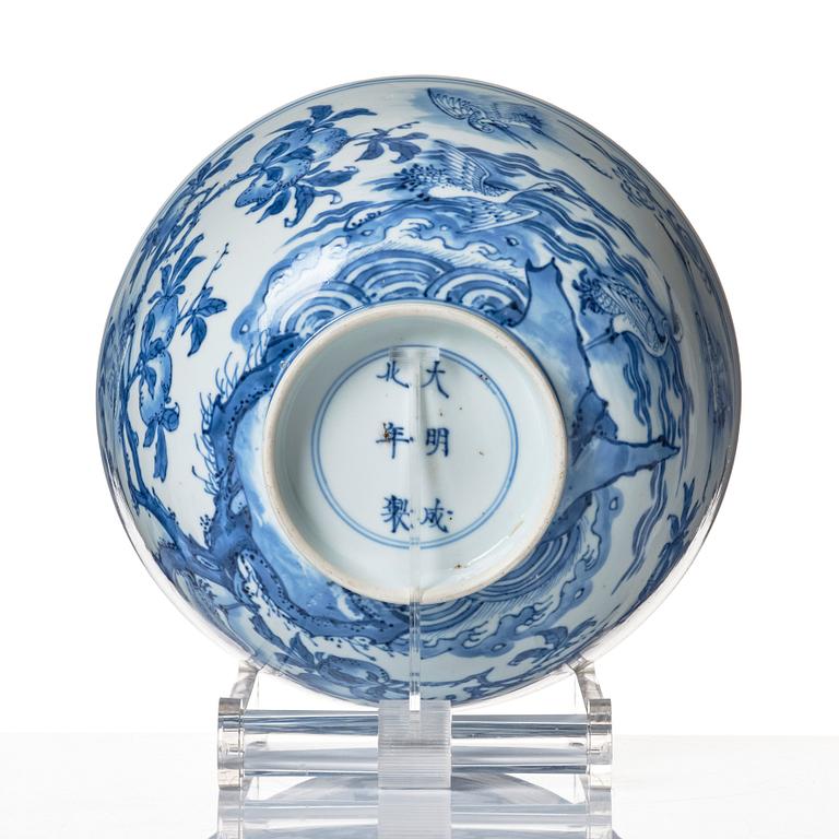 A blue and white bowl, Qing dynasty, Kangxi (1662-1722).