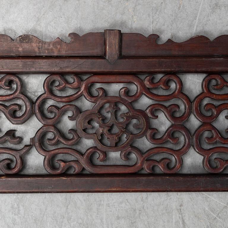 DEKORFÖREMÅL, 7 delar, trä. Kina, 1900-tal.