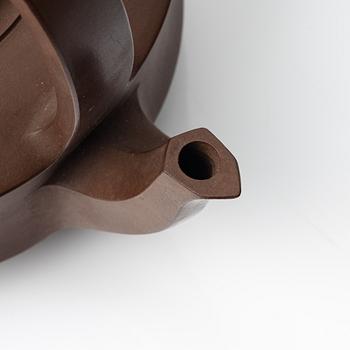 Gu Jingzhou, A Chinese Pianshihu Teapot, Gu Jingzhou.