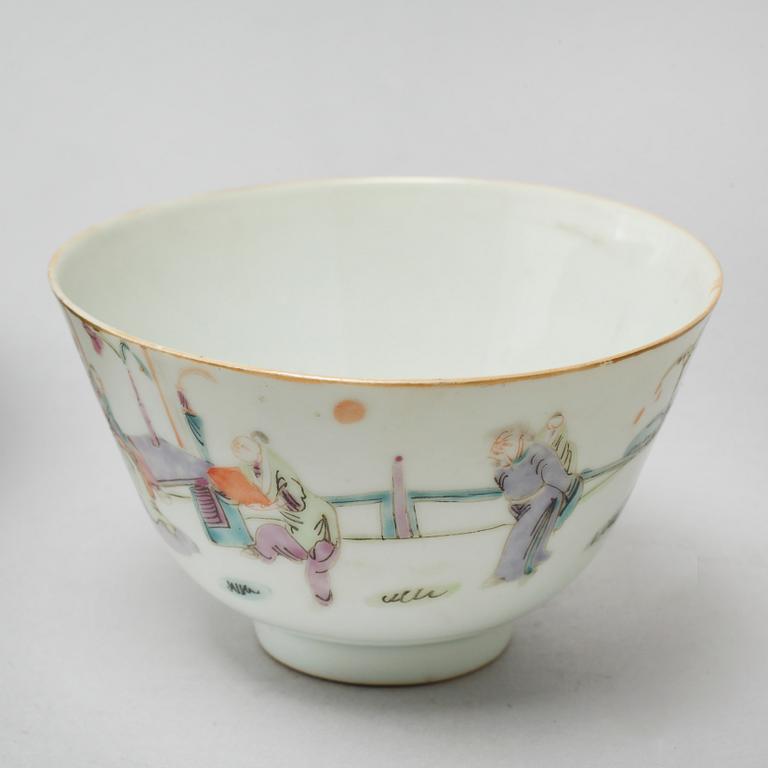 Five pieces of porcelain from China, 20th century.