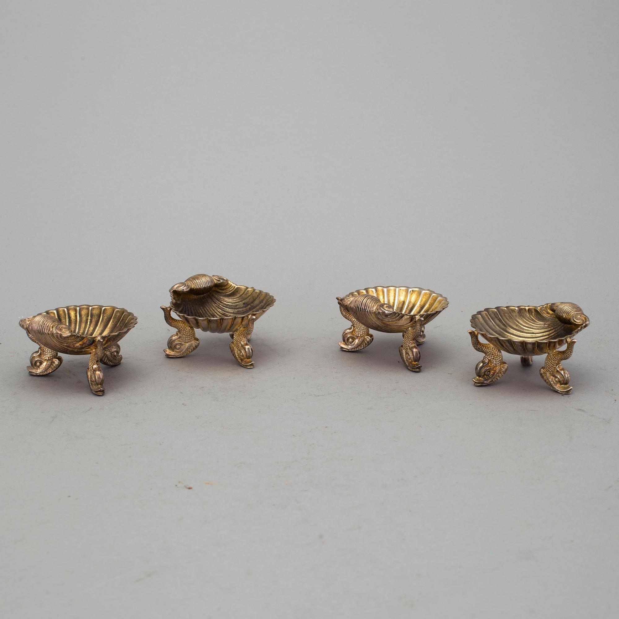 Shell shaped silver plate salts and bowls, 4+2, 20th century.