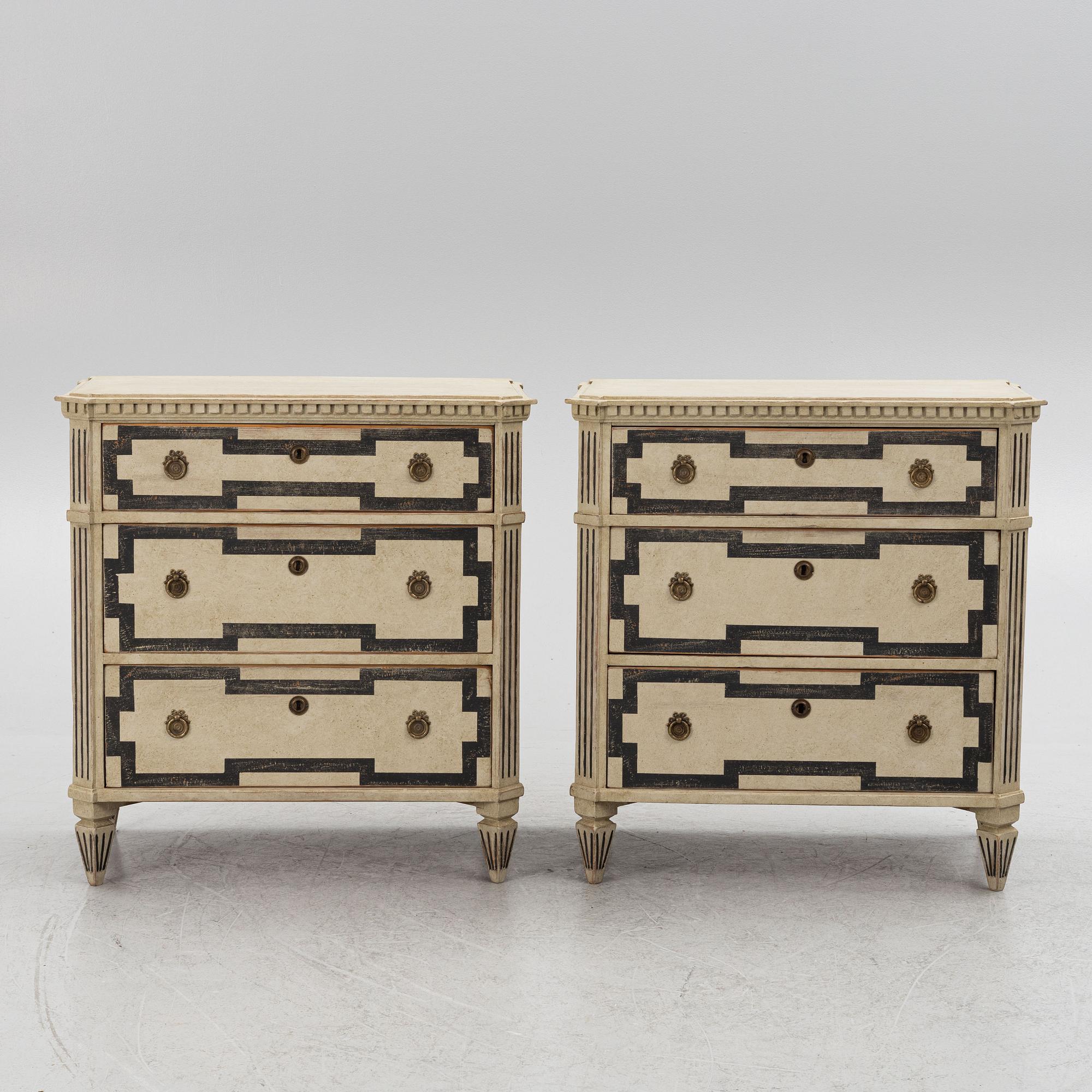 Byråer, ett par, gustaviansk stil, 1900-tal.