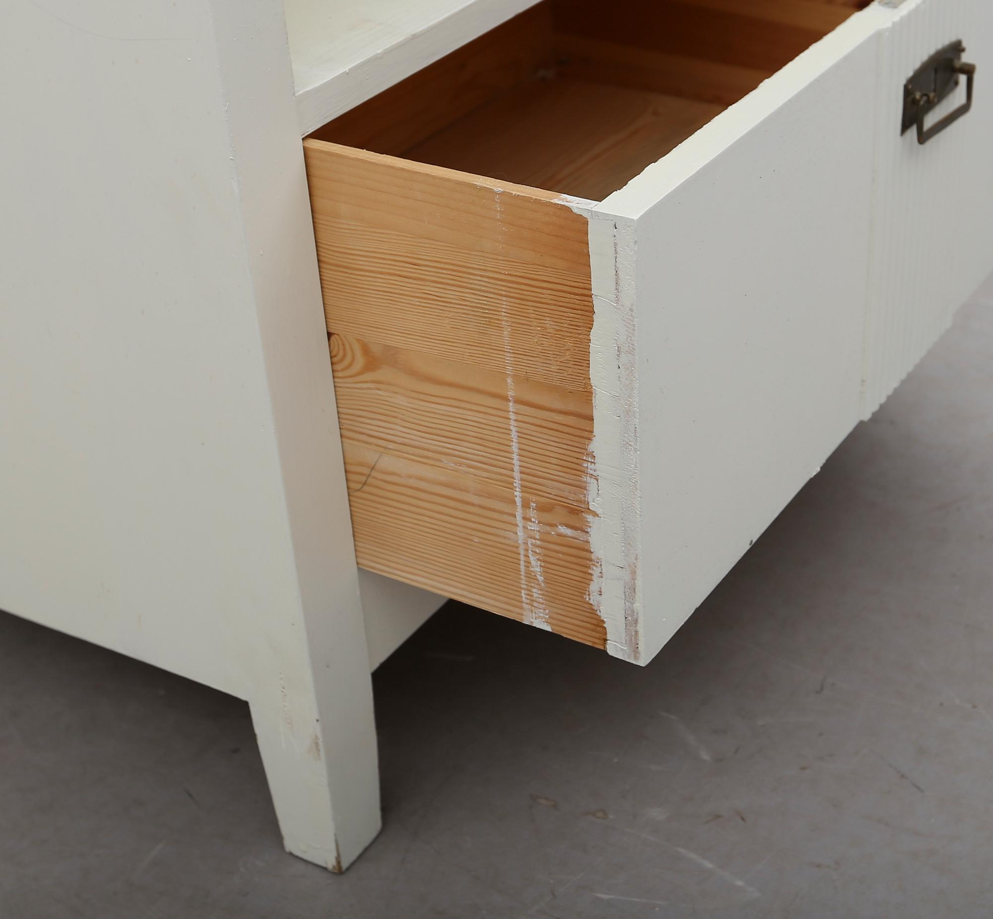 KLÄDSKÅP, 1900-talets första hälft.