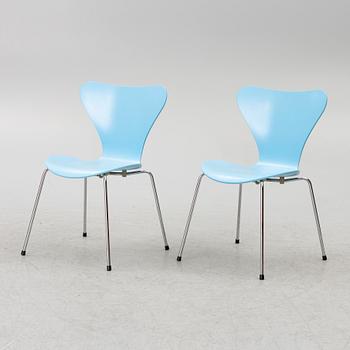 Arne Jacobsen, a pair of 'Seven' chairs, Fritz Hansen, Denmark, 1993.