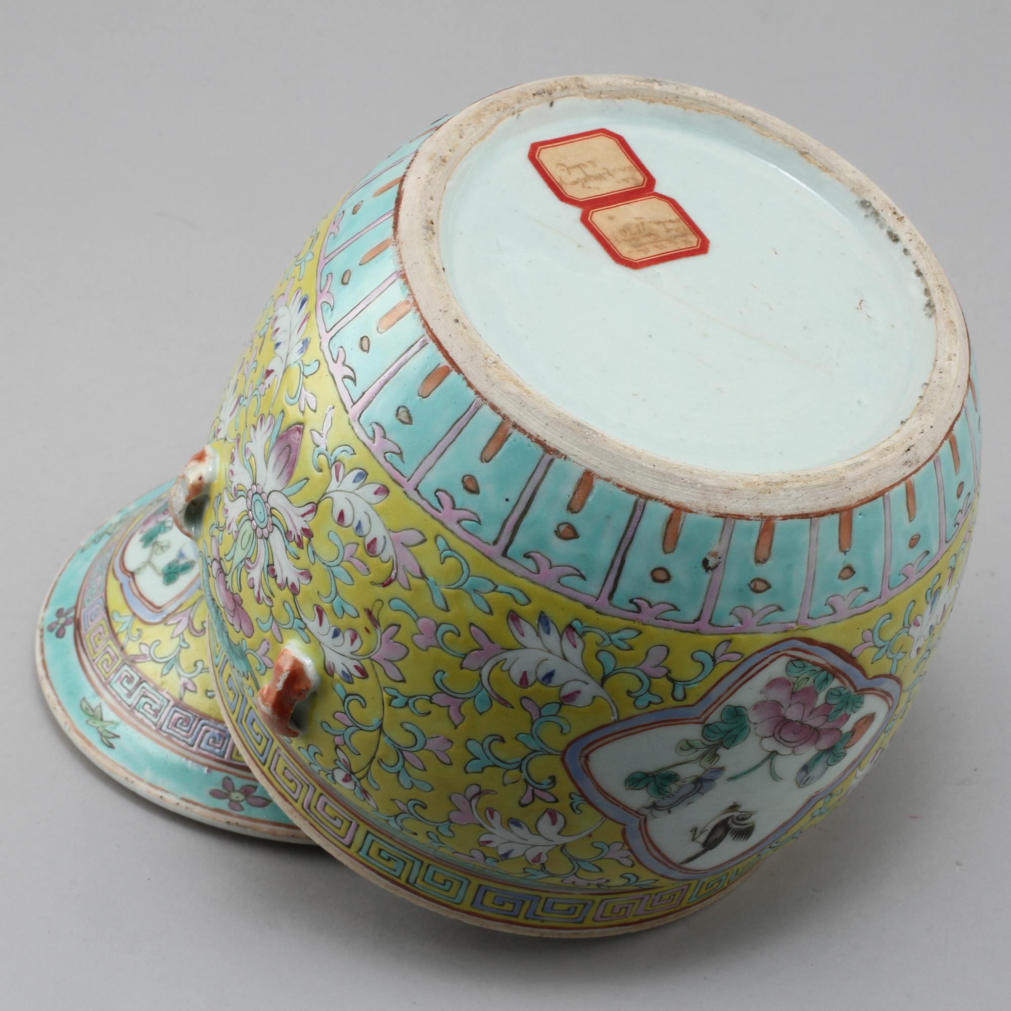 LOCKURNA, porslin, Kina, 1900-tal.
