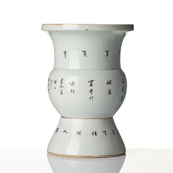 A famille rose vase, early 20th century.