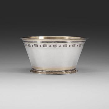 598. A Wiwen Nilsson sterling bowl, Lund 1947.