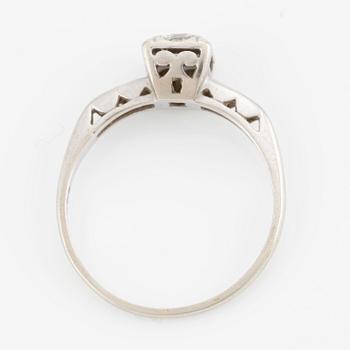 Ring 14K white gold with diamonds.