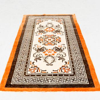 A Chinese antique carpet ca 174x93 cm.
