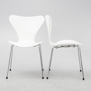 Arne Jacobsen, six 'Series 7' chairs, Fritz Hansen, Denmark, 2002.