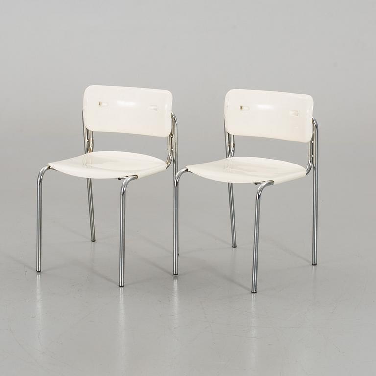 A PAIR OF 1970'S CHAIRS.