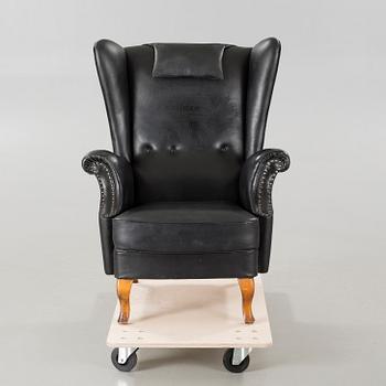 A mid 20th century lounge chair.