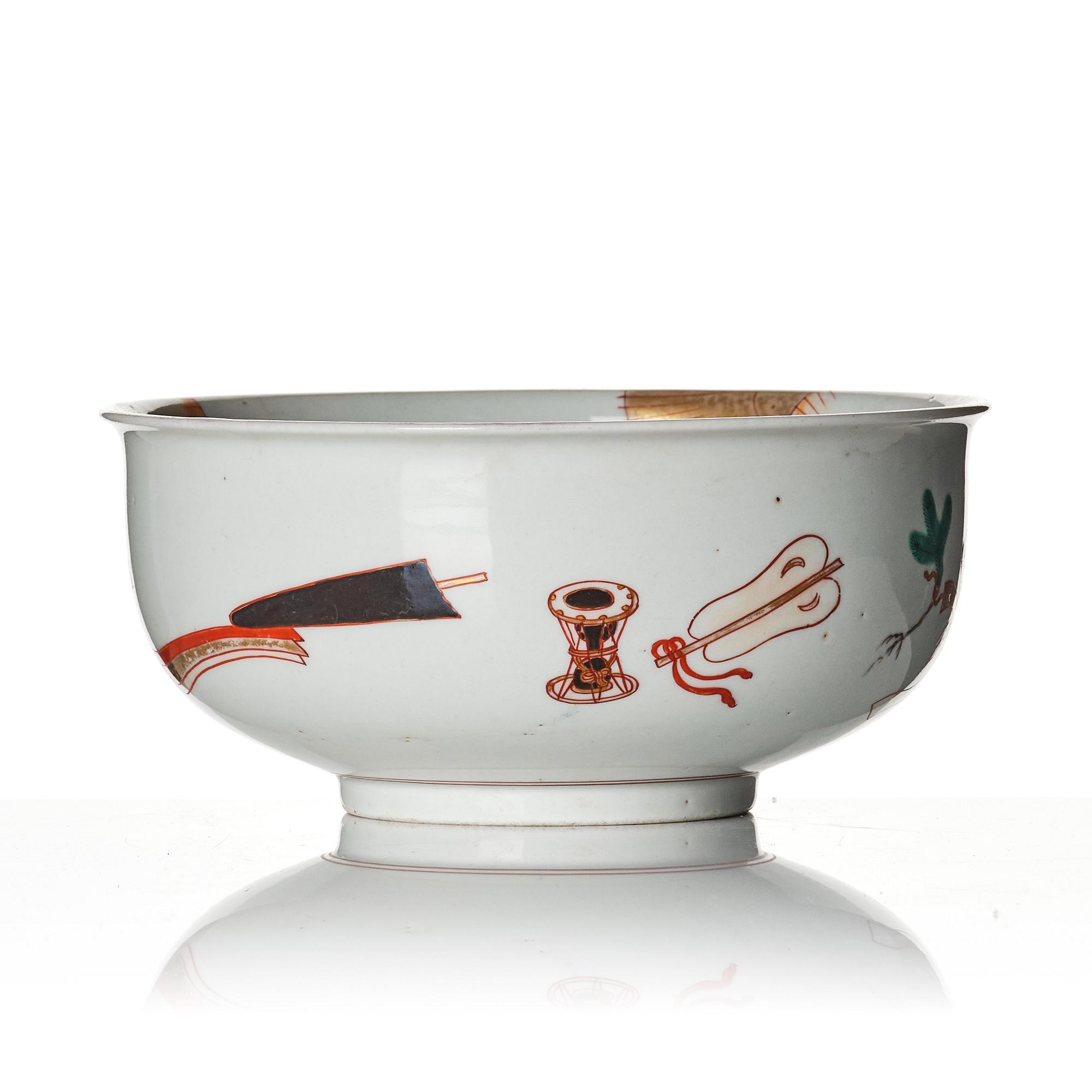 A Japanese porcelain bowl, Edo period (1603-1868).