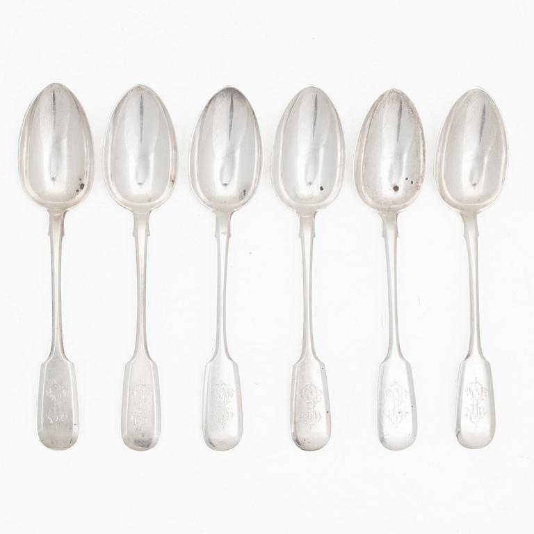 Six Russian silver dinner spoons, mark of Chlebnikov, Moscow, 1908–1926.