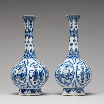 VASER, ett par, porslin. Qingdynastin, Kangxi (1662-1722).