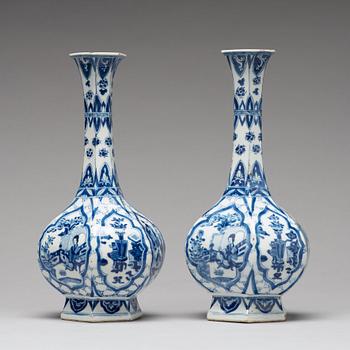 A pair of blue and white hexagonal vases, Qing dynasty, Kangxi (1662-1722).