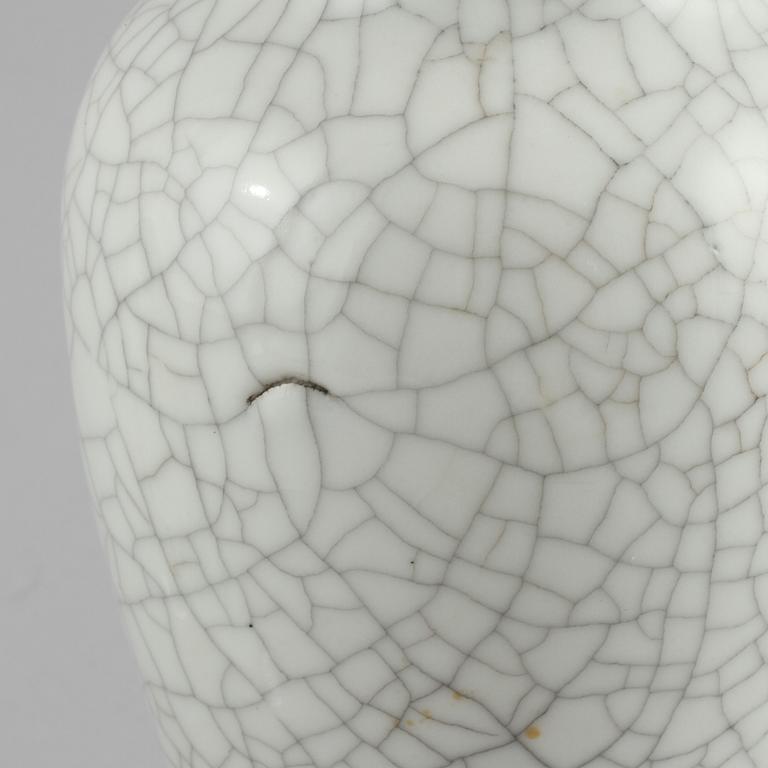 VAS, samt TALLRIK, Kina, 1800- samt 1900-tal.