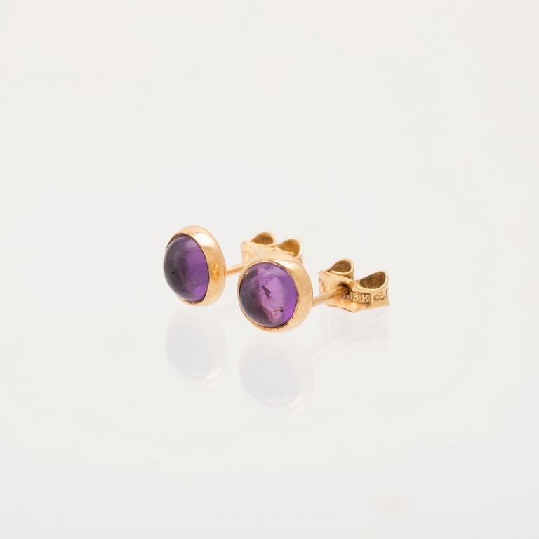 Earrings, 3 pairs, 18K gold and cabochon-cut coloured stones.