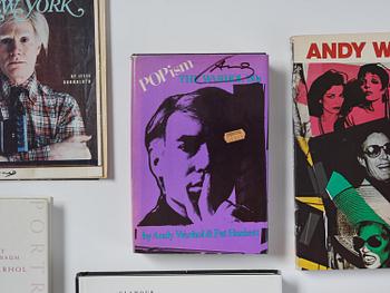 Andy Warhol, Samling av Warhol-relaterade tidningar, böcker och vinylskivor.