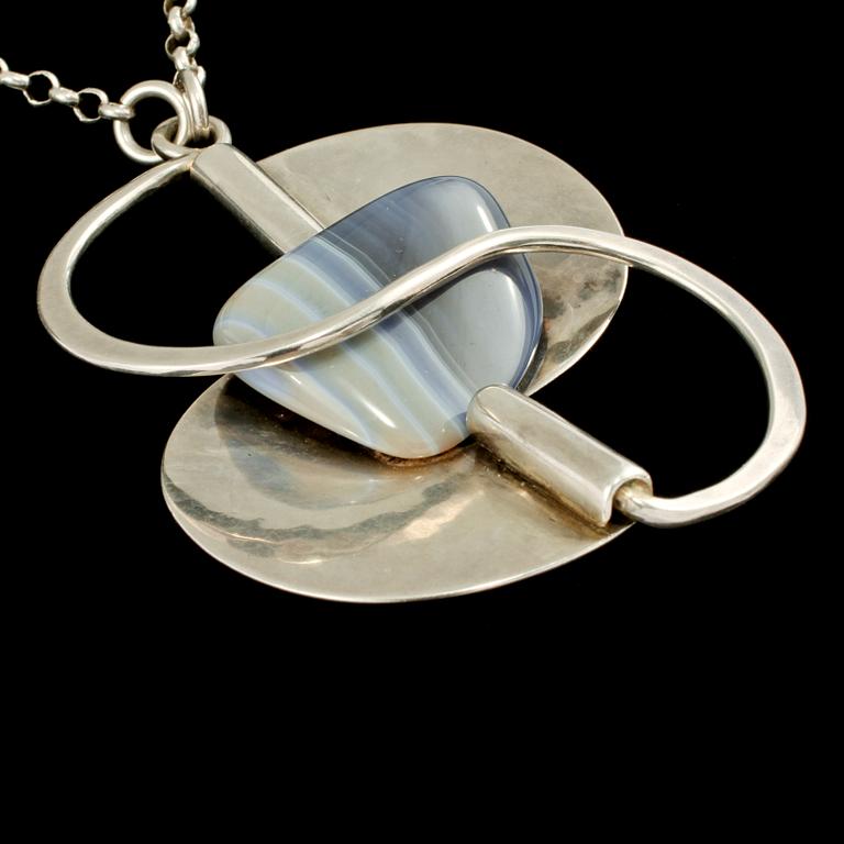 HÄNGE, sterlingsilver samt agat, Anna Greta Eker, Norge. Vikt 55 g.