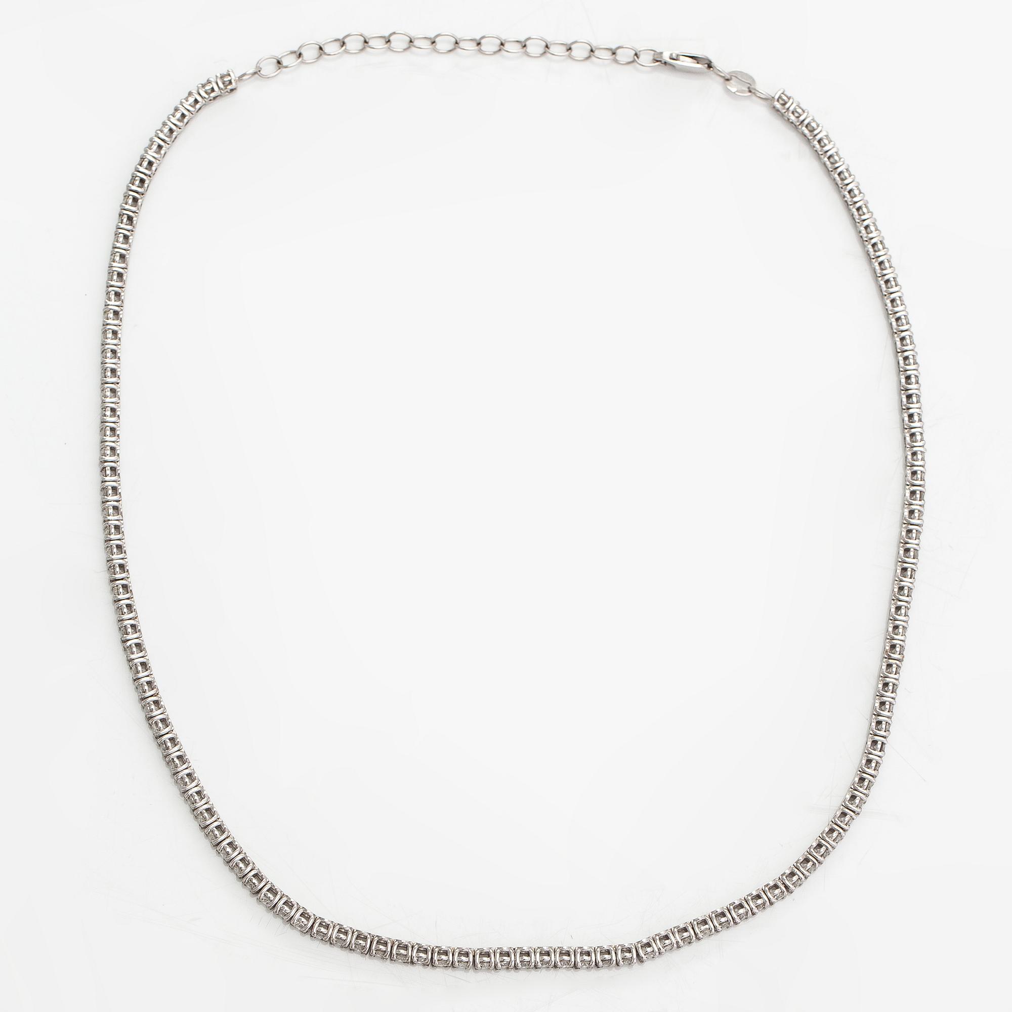 Tenniskaulakoru/-rannekoru, 14K valkokultaa ja timantteja n. 6.96 ct yht. AIG todistuksella.