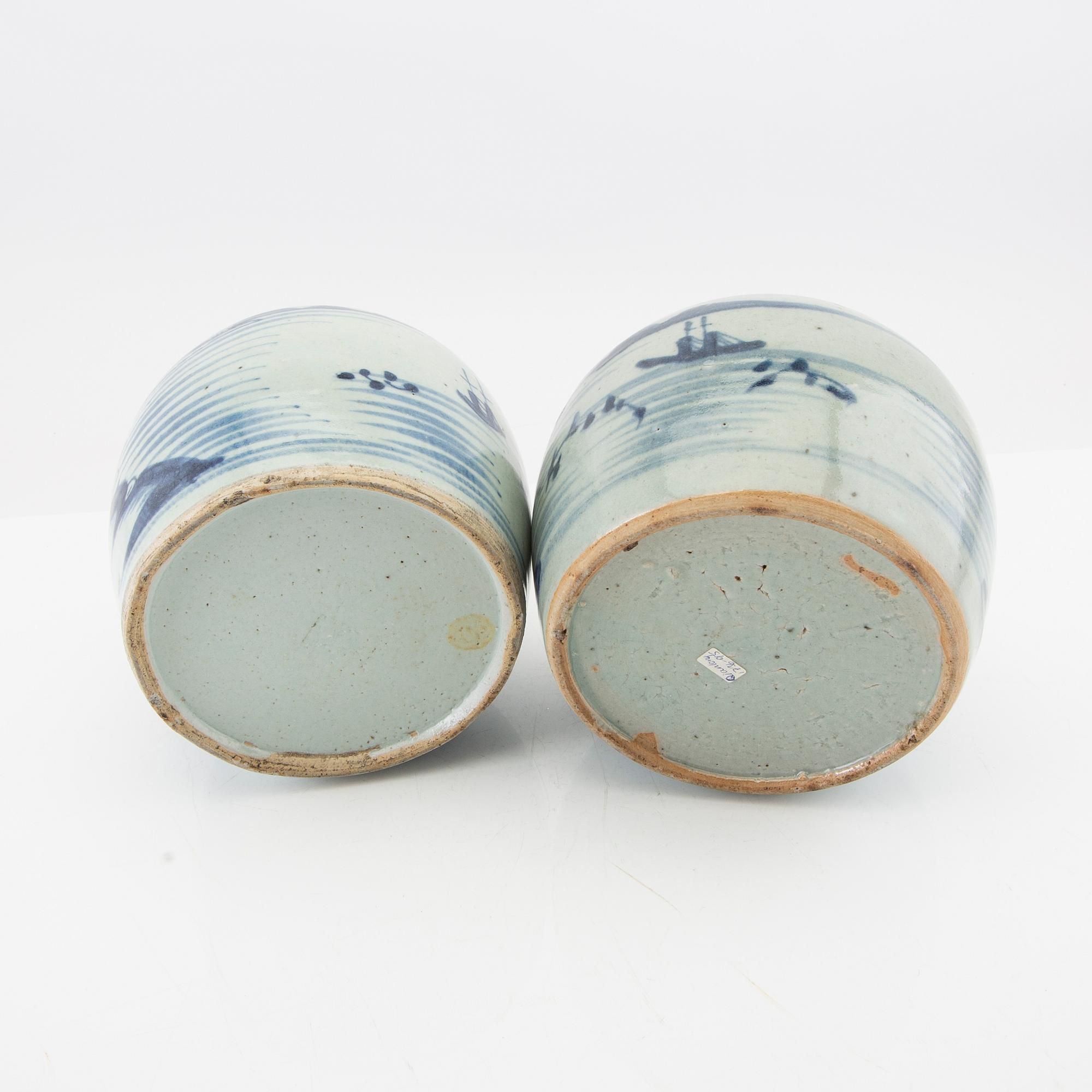 Two Chinese porcelain jars with covers, China, 19th century porcelain.