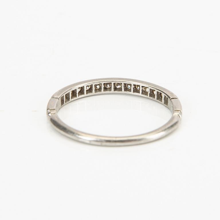 Tiffany & Co rong platinum brilliant-cut diamonds approx 0,15 ct in total, size 54.