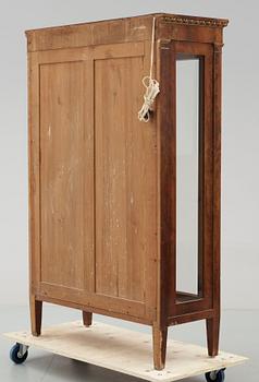 VITRINSKÅP, gustaviansk stil, 1800-tal.