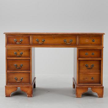 SKRIVBORD, engelsk stil, 1900-tal.