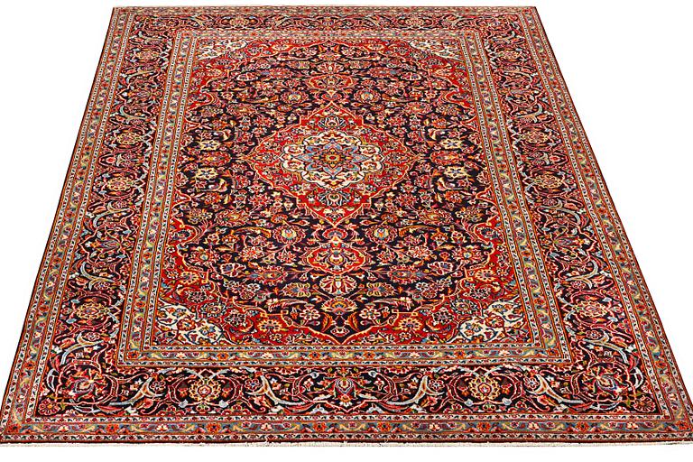 A Mahal carpet, a. 326 x 207 cm.