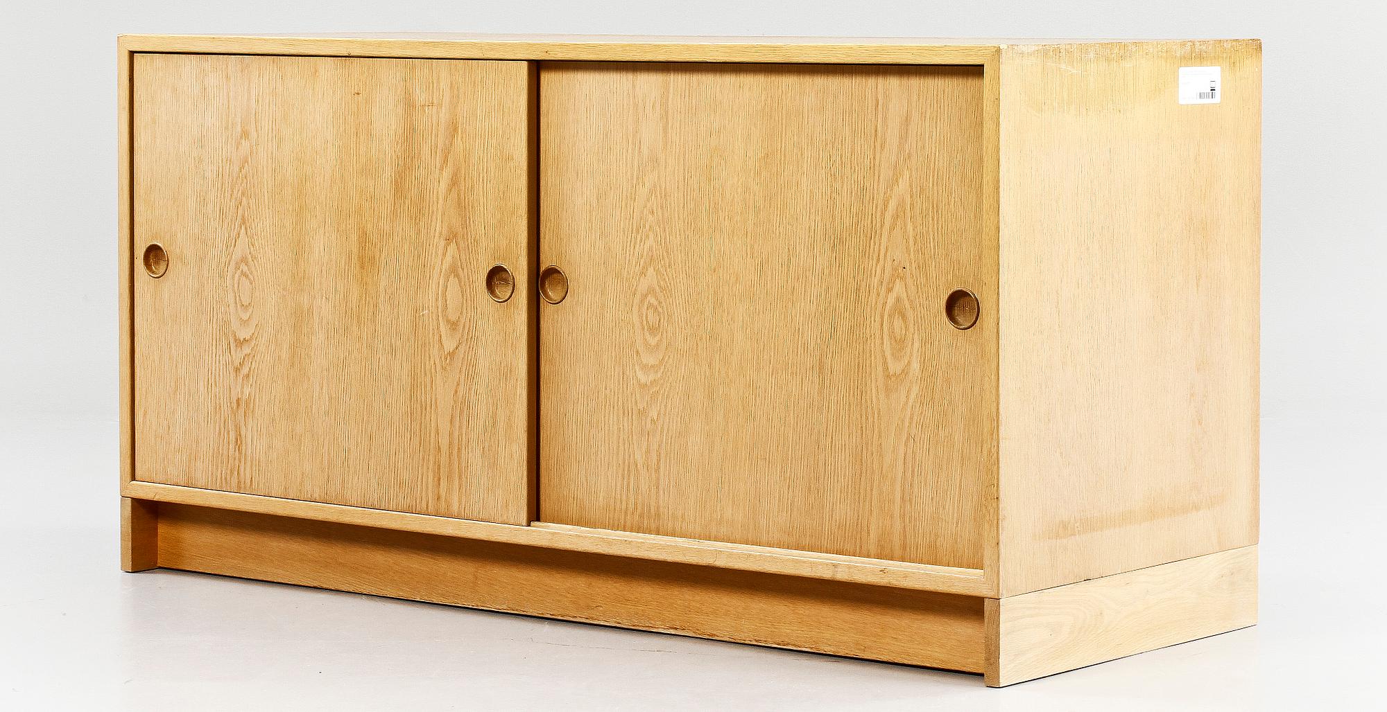 SKÅP, ARBETSBORD och BYRÅ, ur "Öresund"-serien, Børge Mogensen för AB Karl Andersson & Söner.