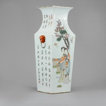 VAS, porslin, Kina, omkring 1900.