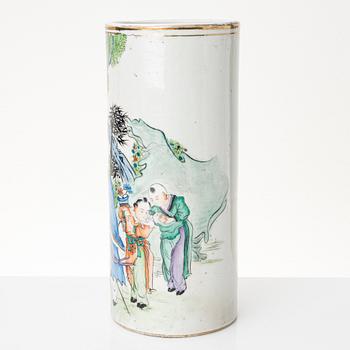 A porcelain vase, China, end of the Qing dynasty/around 1900.