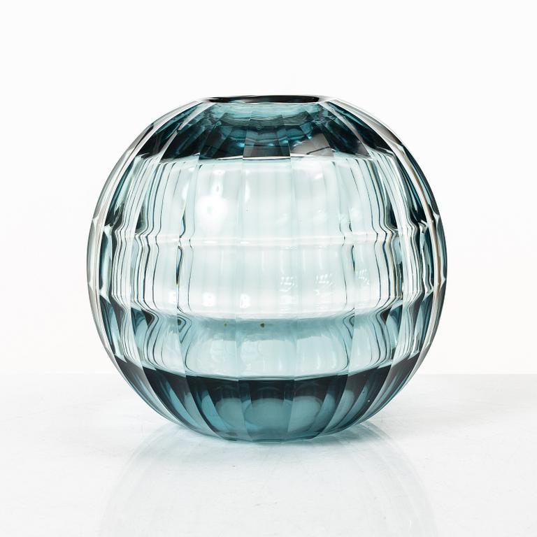 Elis Bergh, a vase, Kosta.