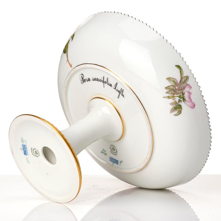 Tazza, porslin. Royal Copenhagen, "Flora Danica", Danmark, 1900-tal.
