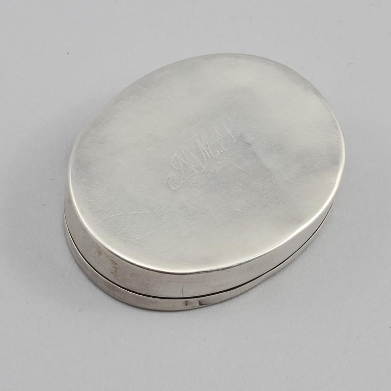 DOSA, silver, Johan Petter Hjulström, Västerås, 1829.  Vikt 29 g.