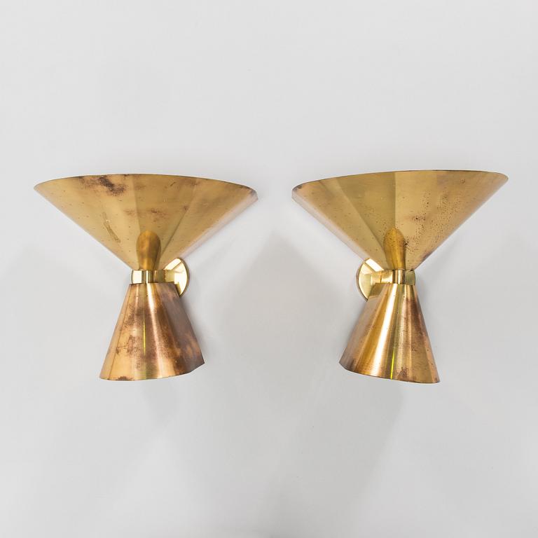 Paavo Tynell, A pair of mid-20th century wall lights for Taito Finland.