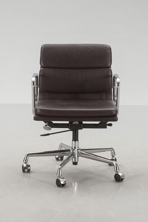 SKRIVBORDSSTOL, "Softpad/EA217", Charles & Ray Eames, Vitra, märkta.