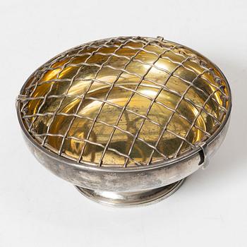 A parcel gilt silver bowl for flower arrangement, Garrard & Co Ltd, Birmingham 1975.