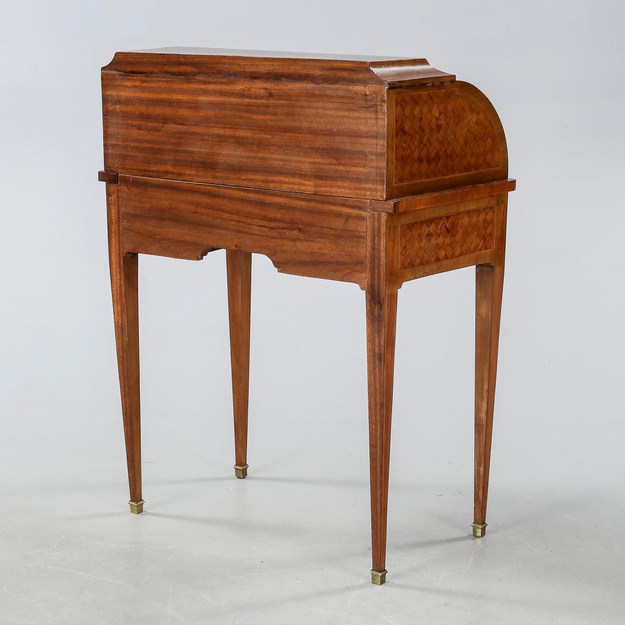 RULLKLAFFSSEKRETÄR, Louis XVI-stil, 1900-talets första hälft.