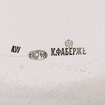 Fabergé, tarjotin, hopeaa, Alexander Wäkevä, Pietari 1899 - 1908. Hovihankkijanleima ja inventaarionumero 14025.