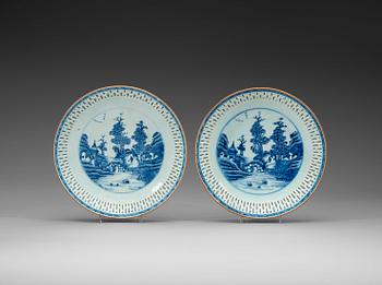 547. A pair of large blue and white dishes, Qing dynasty, Qianlong (1736-95).