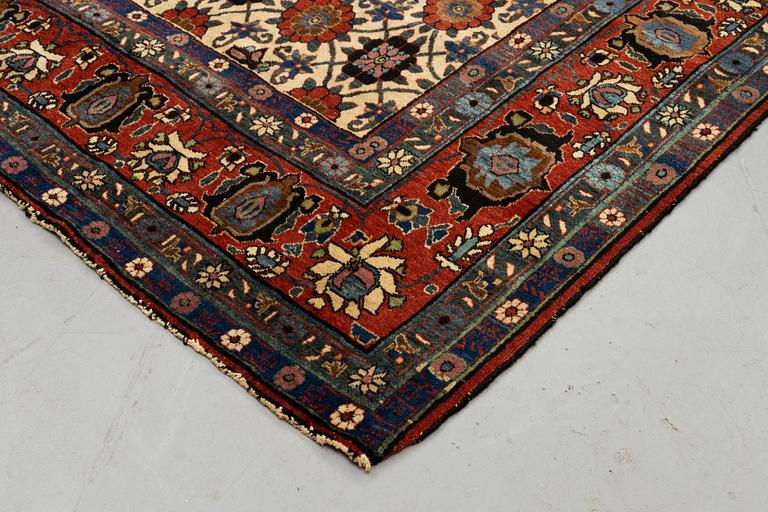 A carpet, semi-antique Veramin, ca 300 x 204 cm.
