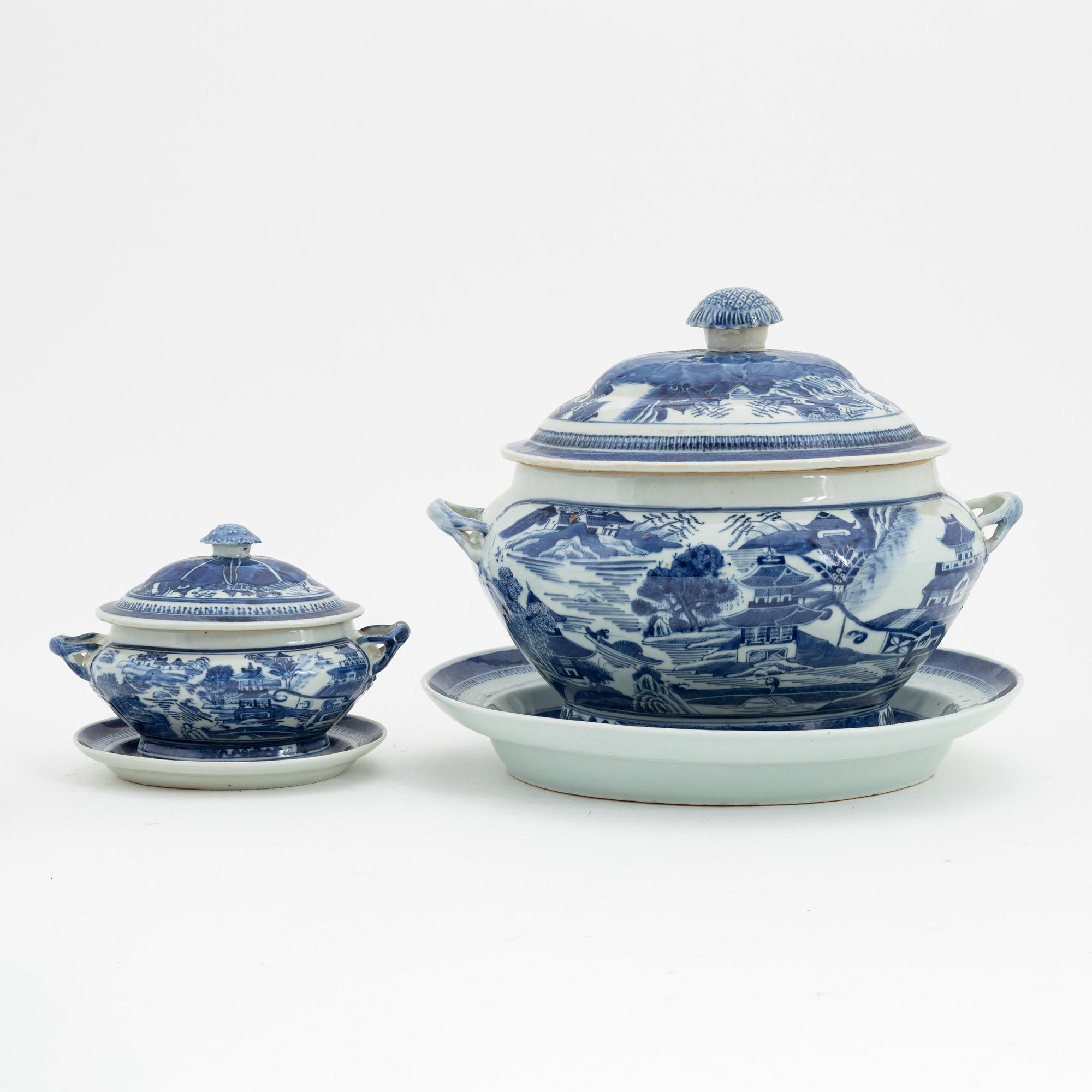 Servis, kompaniporslin, 73 delar, Kina, Qingdynastin, Jiaqing (1795-1820).